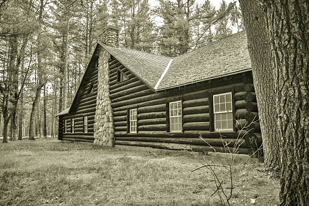 époque de la dépression log cabin construit par le ccc - 1930s style architecture architectural feature architectural styles photos et images de collection
