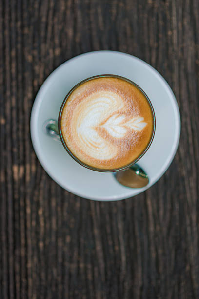 istock Coffee cup and flower figure on old wooden background 483183238