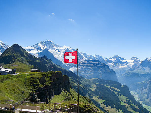 drapeau suisse - glacier aletsch glacier switzerland european alps photos et images de collection