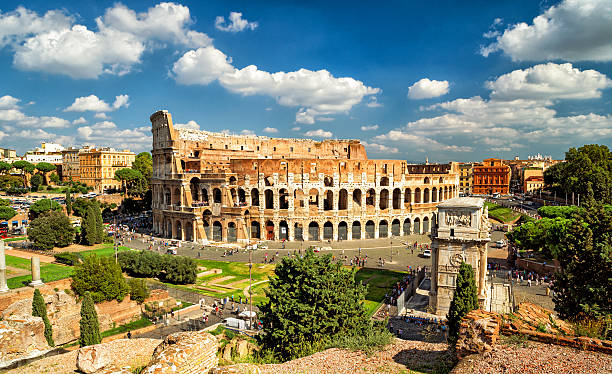 vista panoramica del colosseo a roma (arena - colosseo foto e immagini stock