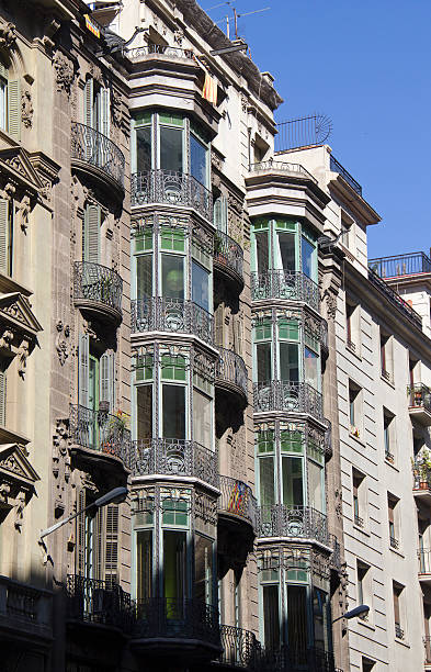 edifici a barcellona, spagna - gracia foto e immagini stock