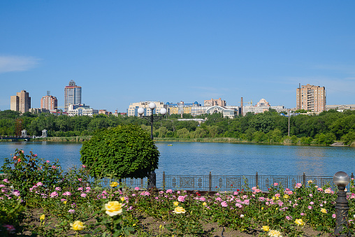 Shcherbakova Park in Donetsk near the lake