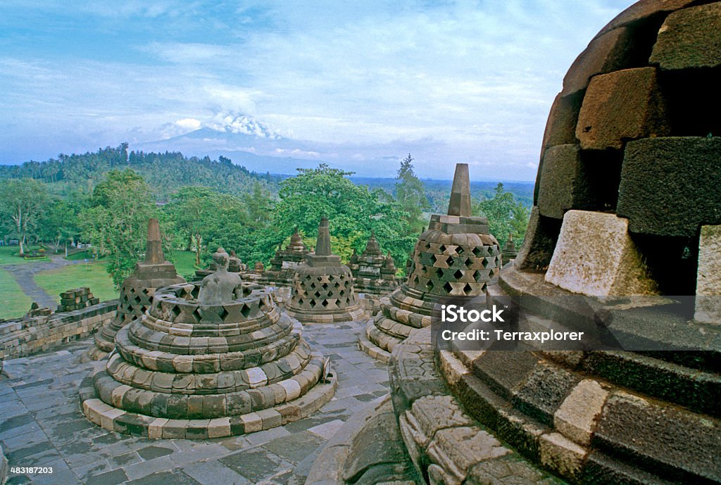 Stupas из Borobudur Храм, Индонезия - Стоковые фото UNESCO - Organised Group роялти-фри