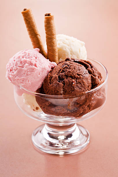 istock Bowl Of Ice Cream 483188453