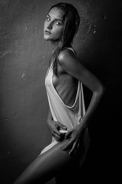 istock Naked girl 483197812
