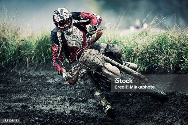 Piloto De Motocross - Fotografias de stock e mais imagens de Motocross - Motocross, Motorizada, Lama - Solo
