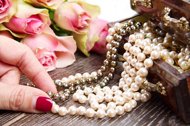 istock box  jewelry  with pink roses 483202039