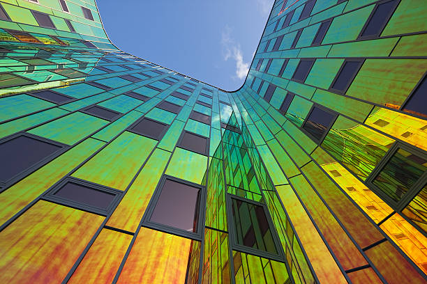 edificio per uffici #multicolore 6 xl - colourful glass foto e immagini stock