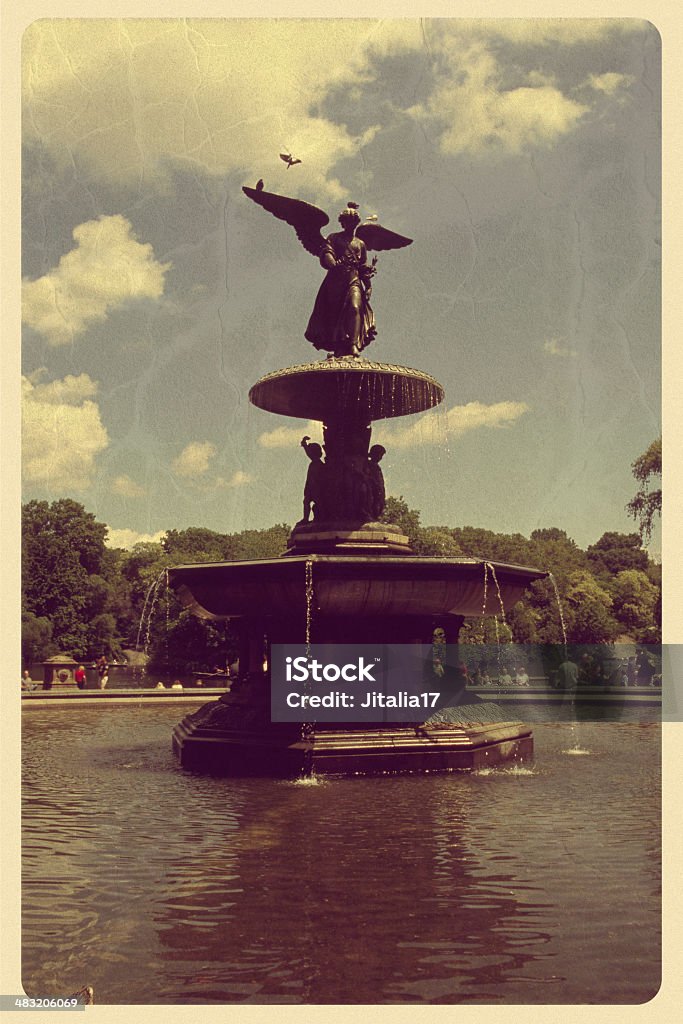 Fuente Bethesda en Central Park-Vintage postal - Foto de stock de Tarjeta postal libre de derechos