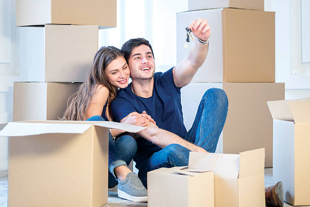 istock Moving, new keys to the flat. 483212680
