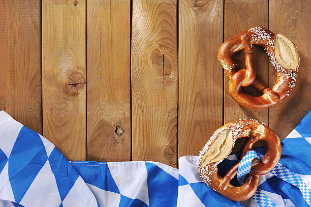 istock Bavarian flag with soft pretzels 483212982