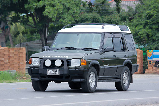 land rover discovery i (1989-1998). - sandscape zdjęcia i obrazy z banku zdjęć