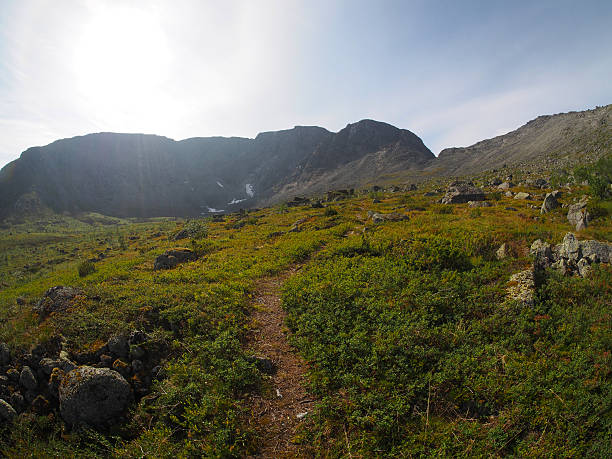 hibiny a las montañas - khibiny hibiny valley mountain fotografías e imágenes de stock