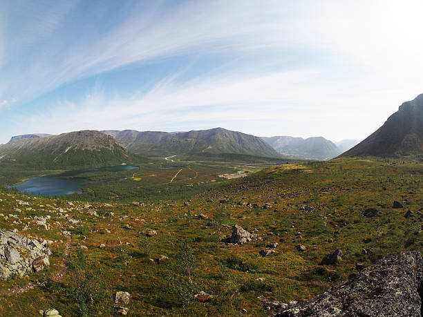 hibiny a las montañas - khibiny hibiny valley mountain fotografías e imágenes de stock