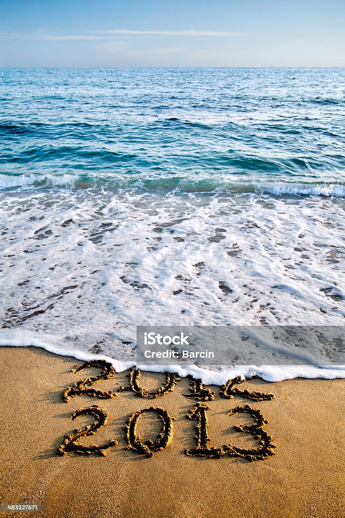 2013 年と 2012 年には、砂浜、波書面 - 2012年のロイヤリティフリーストックフォト