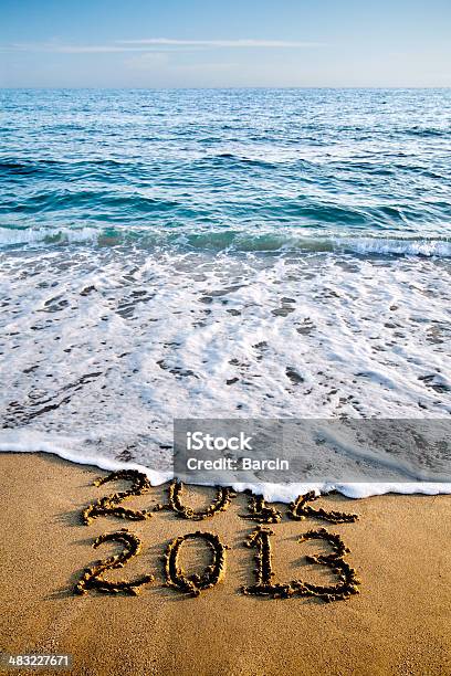 2013 И 2012 Написан На Песке С Волнами — стоковые фотографии и другие картинки 2012 - 2012, 2013, XXI век
