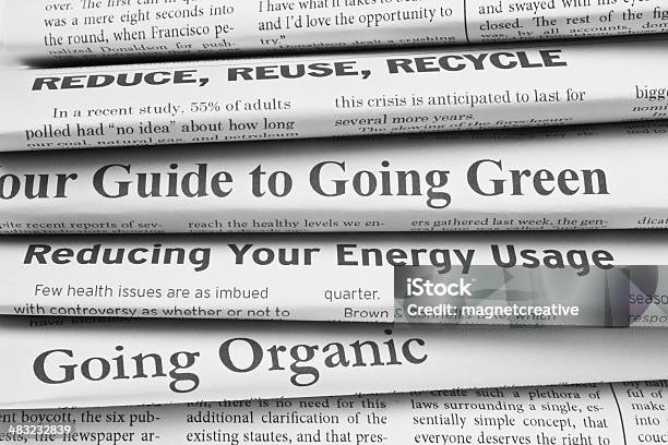 Titulares Piensa En Verde Foto de stock y más banco de imágenes de Periódico - Periódico, Medios de comunicación, Recursos sostenibles