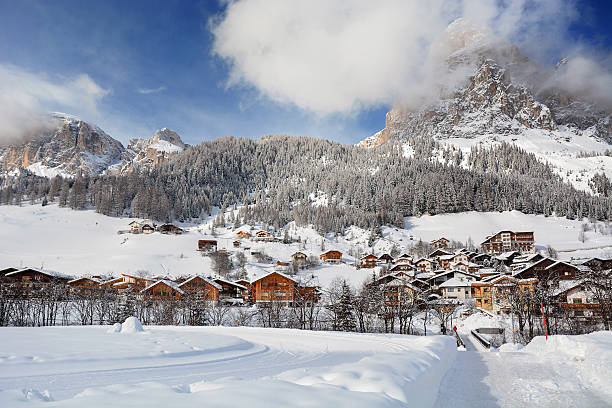 corvara en badia - corvara fotografías e imágenes de stock