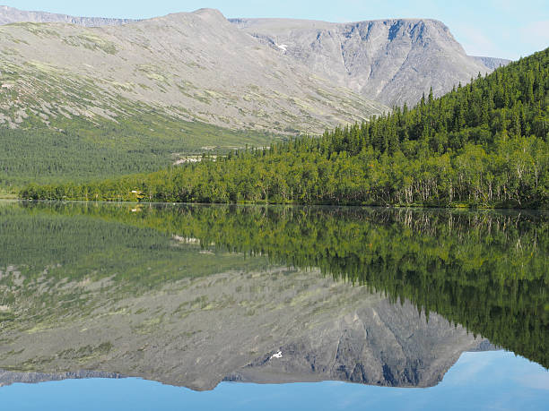 hibiny a las montañas - khibiny hibiny valley mountain fotografías e imágenes de stock