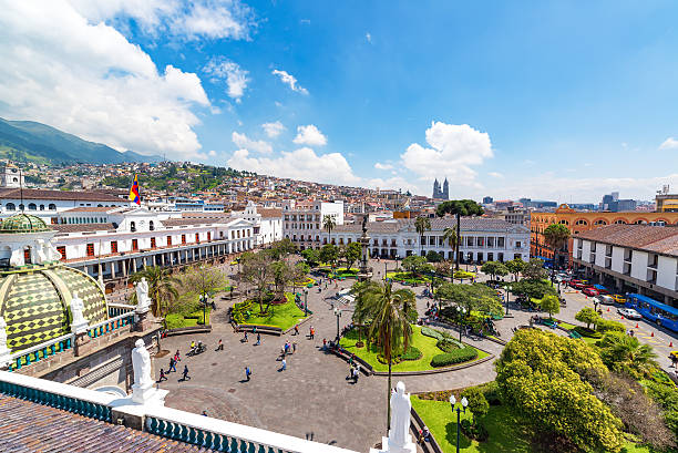 plaza grande vista di quito - quíto foto e immagini stock