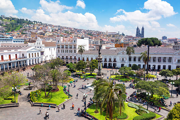 plaza grande в эквадор - image created 21st century blue colors old стоковые фото и изображения