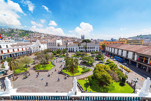 quito plaza grande - quíto foto e immagini stock