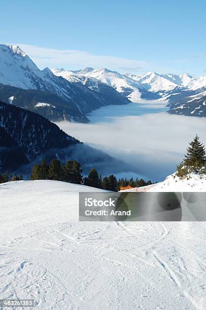 Perfeitamente Disposto Pista De Esqui - Fotografias de stock e mais imagens de Alpes Europeus - Alpes Europeus, Atividade Recreativa, Branco