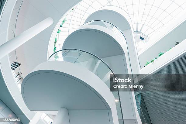 Photo libre de droit de Architecture Moderne Avec Escalier banque d'images et plus d'images libres de droit de Dôme - Dôme, Le Futur, Affaires