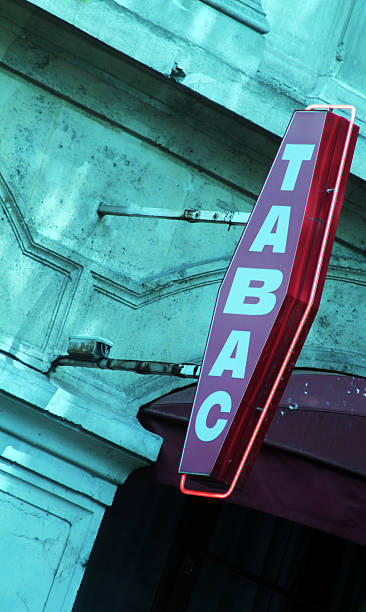 istock Parisian Street Scene 483284868