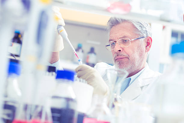 istock Life scientist researching in the laboratory. 483286609