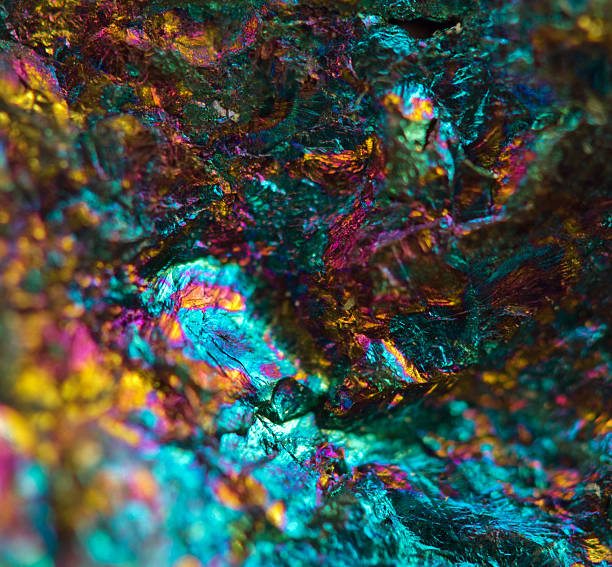 너깃, 보랏빛의 금속면의. 접사를. extreme 클로즈업 - iridescent jewelry metal ore gem 뉴스 사진 이미지