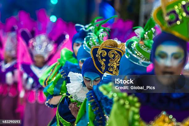 Foto de Desfile De Carnaval e mais fotos de stock de 2014 - 2014, Adereço de Cabeça, América do Sul