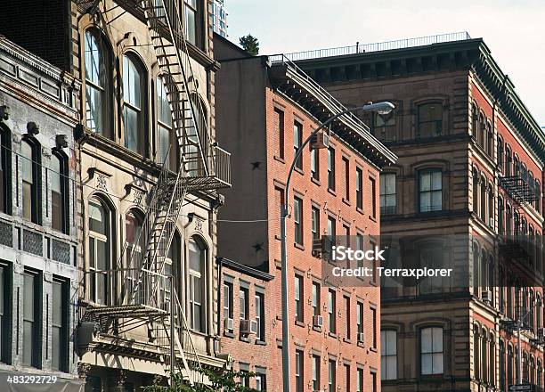 エスケープ建物の外に火災 - ニューヨーク市のストックフォトや画像を多数ご用意 - ニューヨーク市, 集合住宅, アメリカ合衆国