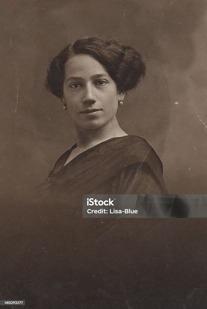 若い女性のポートレートで 1915 - 女性のロイヤリティフ�リーストックフォト