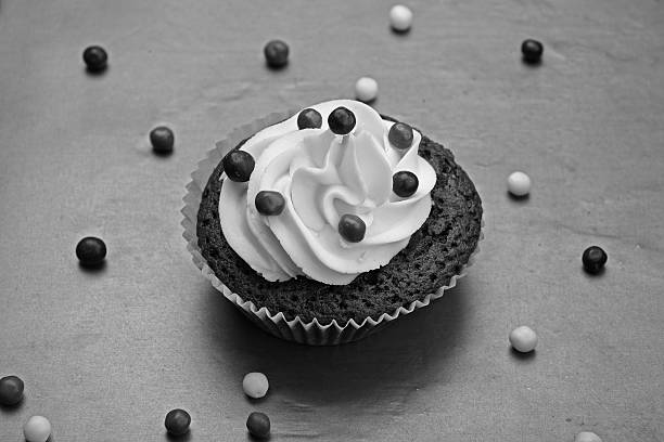 istock Cupcake. Black and white photo. 483294027