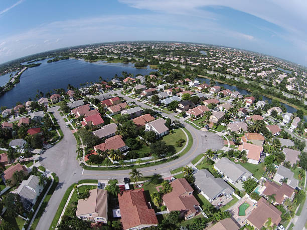 istock Suburban homes in Florida aerial 483304612