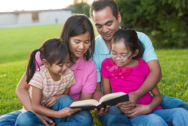 istock Family Book Study in the Park 483307438