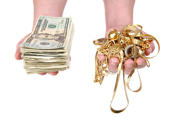 bargeld für gold - jewelry paper currency gold currency stock-fotos und bilder