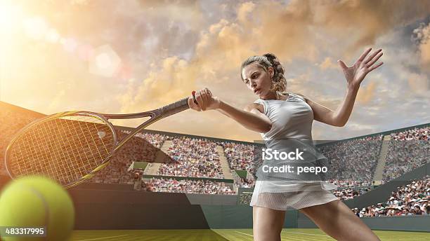 Tenis Chica En Primer Plano Que Sobrepasemos De Bola Foto de stock y más banco de imágenes de Wimbledon