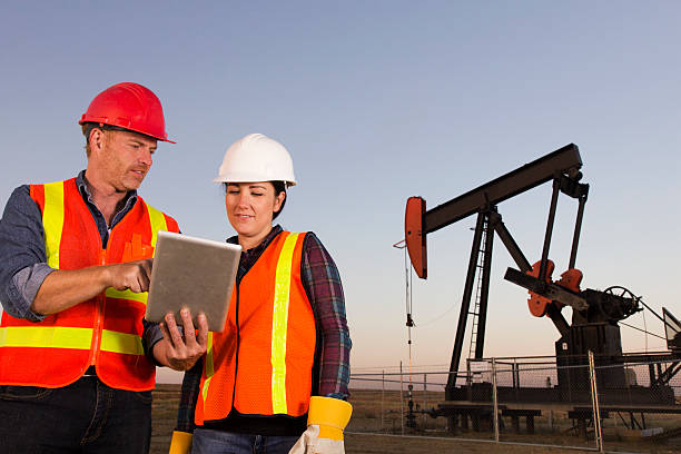 istock Male and Female Oil Workers 483318399