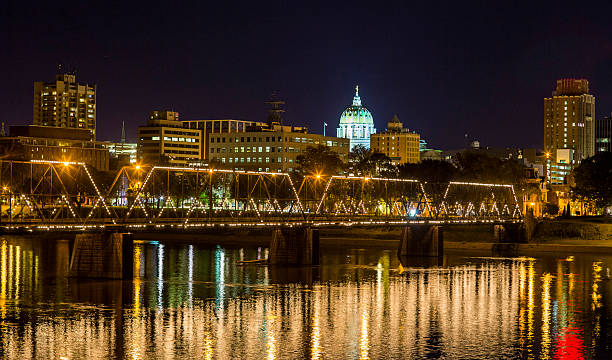 Harrisburg Downtown Night Over Susquehanna River Taken on the bridge of harrisburg downtown Over Susquehanna River harrisburg pennsylvania stock pictures, royalty-free photos & images