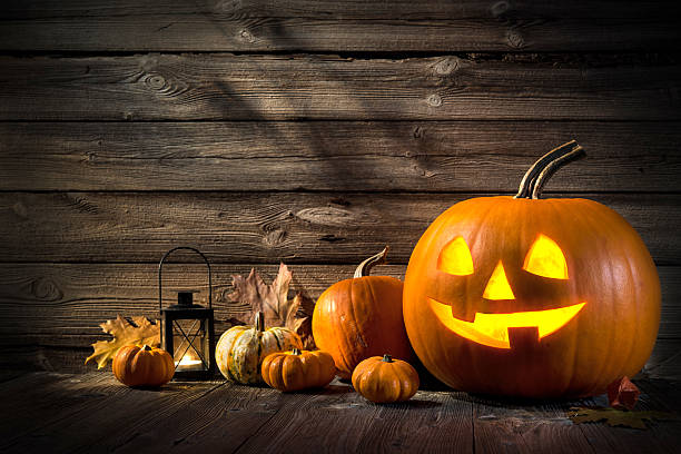 хэллоуин pumpkins - резная работа стоковые фото и изображения