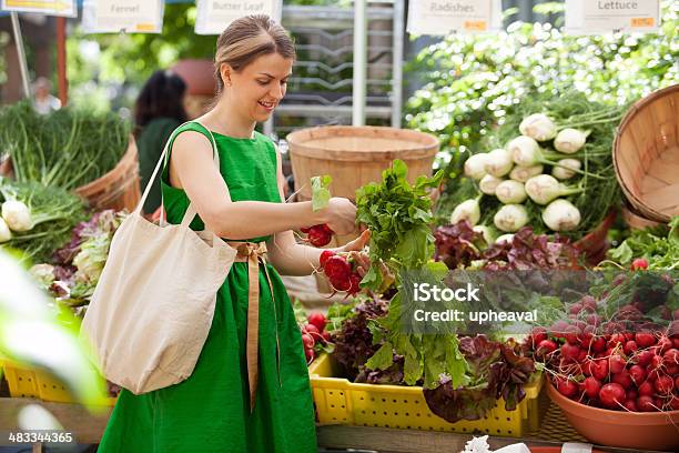 Farmers Market Gemüse Stockfoto und mehr Bilder von Landwirtschaftsmesse - Landwirtschaftsmesse, Bauernmarkt, Einkaufen