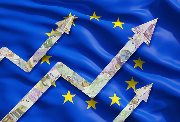 crescer notas de euro setas sobre a bandeira da união europeia. - currency exchange currency european union currency dollar imagens e fotografias de stock