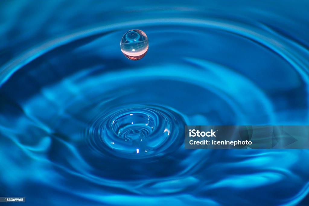 Acqua goccia - Foto stock royalty-free di Acqua