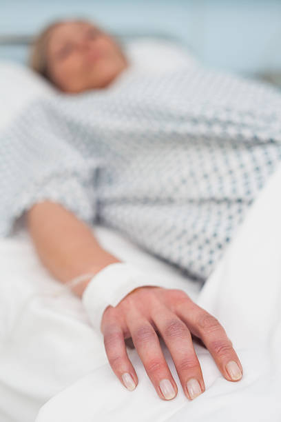 istock Focus on the hand of a patient lied on bed 483370673