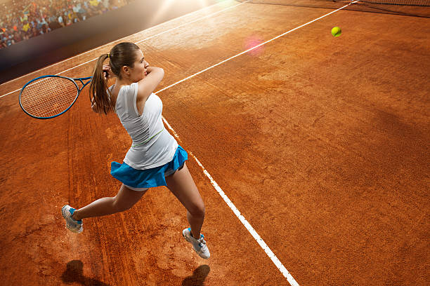 femme de joueur de tennis - tennis women one person vitality photos et images de collection