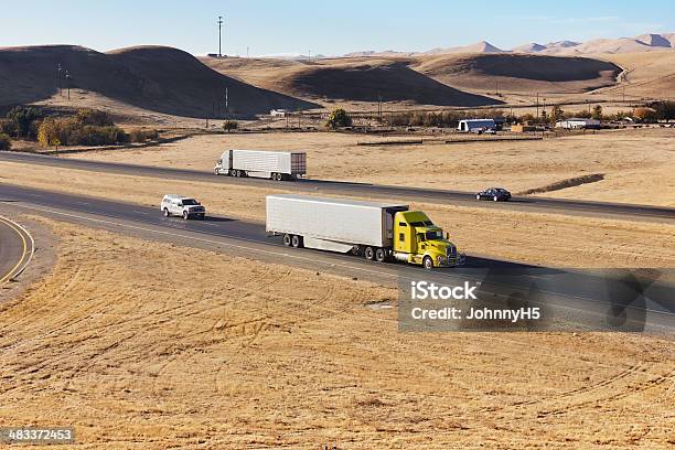 Photo libre de droit de Rural Autoroute Highway banque d'images et plus d'images libres de droit de Affaires - Affaires, Affaires Finance et Industrie, Aller de l'avant