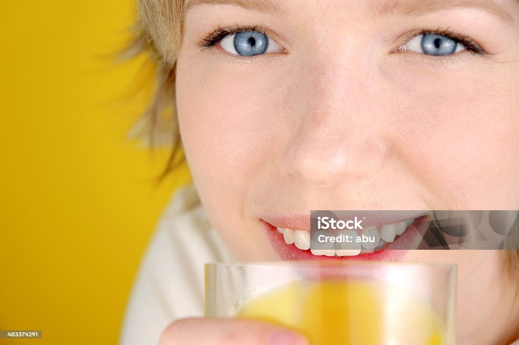 Mädchen mit einem Glas - Lizenzfrei Erwachsene Person Stock-Foto