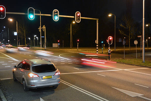 auto a luce rossa - semaforo rosso foto e immagini stock